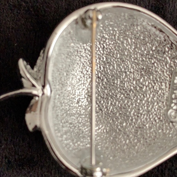 Sarah Coventry Strawberry brooch/pin - Picture 4 of 4